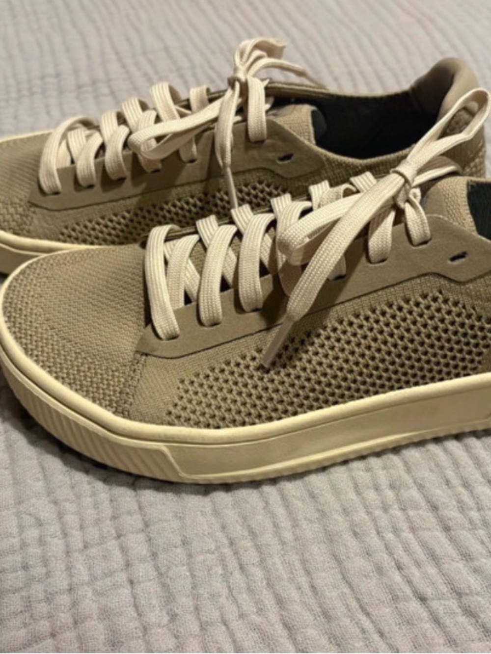 Flux Footwear Adapt Knit Low-Top Sneakers in Beige. Men’s Size 6/Women Size 7.5